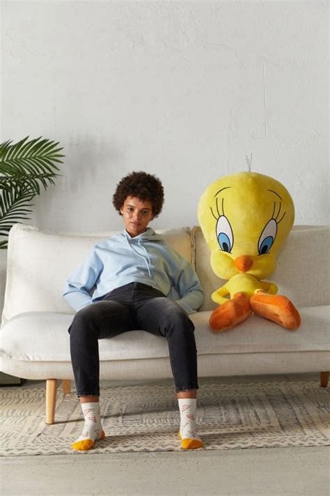 Giant Tweety bird | Tweety, Giant stuffed animals, Animal plush toys