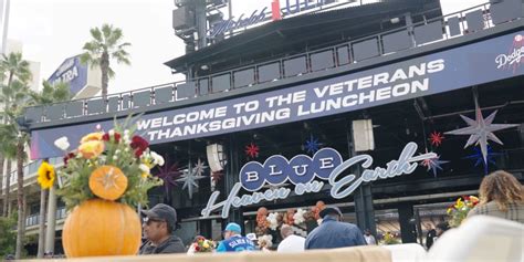 Mookie Betts, Dodgers celebrate Thanksgiving