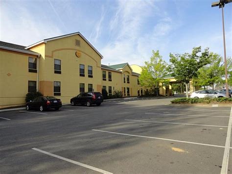 COMFORT INN APEX - HOLLY SPRINGS - Prices & Hotel Reviews (NC)