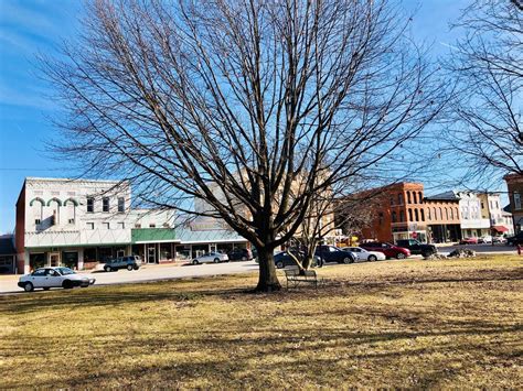 Downtown Carrollton, Illinois. Paul Chandler February 2019. | Downtown ...