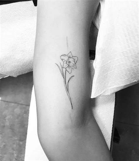 Daffodil tattoo | Daffodil tattoo, Narcissus flower tattoos, Narcissus tattoo