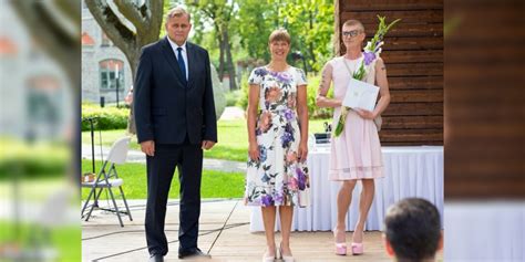 No, it’s not a picture of the President of Estonia with her son wearing a dress – Disinfo Fence