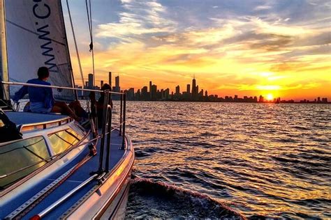 Chicago: Lake Michigan Private Sunset Sailing Charter 2024