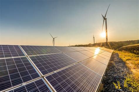 Wind or Solar, Which renewable energy is better? | Regn Power