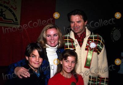 Robert Urich, Heather Menzies Photo - Robert Urich with Wife Heather ... | Famous couples ...