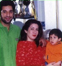 WASIM AKRAM WITH WIFE AND SON | CelebritiesCouples