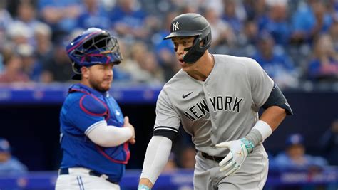 Yankees slugger Aaron Judge sparks controversy with glance at bench