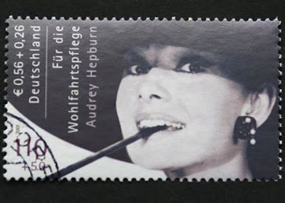 Selo Comemorativo de Audrey Hepburn é Leiloado em Berlim | Breakfast With Audrey Hepburn