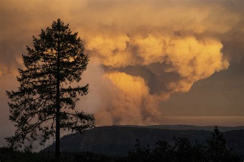 A California fire is spawning monster 40,000-foot-tall clouds