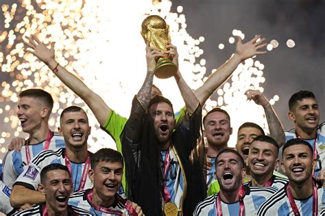 Messi wins World Cup, Argentina beats France on penalties | AP News