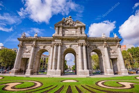 Puerta de Alcala — Stock Photo © sepavone #77871890