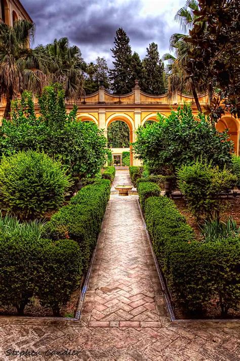 Alcazar Gardens | Gardens in the Alcazar in Seville, Spain | Light ...