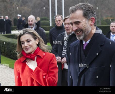 King Philip VI. of Spain is welcomed with military honors by the German ...