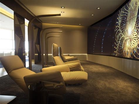 The best first-class lounges include Qantas, Lufthansa and Cathay Pacific | escape