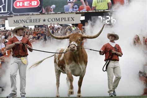 Texas mascot Bevo prohibited by Kansas stadium rule