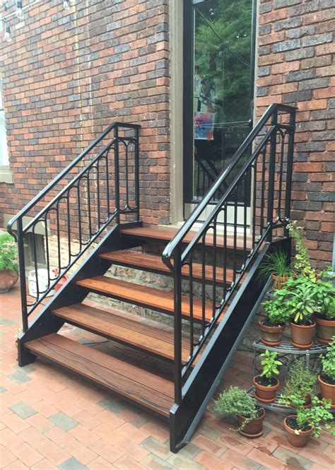 20+ Outdoor Stair Railing Ideas - HOMYHOMEE