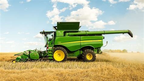 John Deere Combines: Exploring Models and Features from A to Z