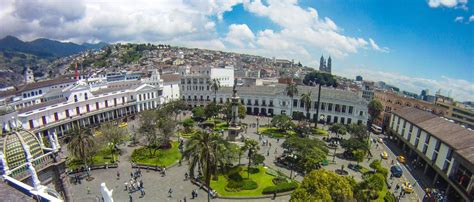 Plaza Grande Quito - Flying and Travel