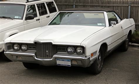 File:1971 Ford LTD Convertible, shabby.jpg - Wikimedia Commons