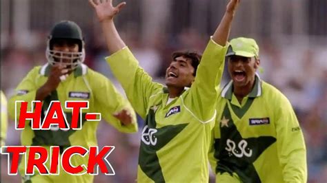 Saqlain Mushtaq Magical Hat Trick ! Pakistan Best Spin Bowler - YouTube