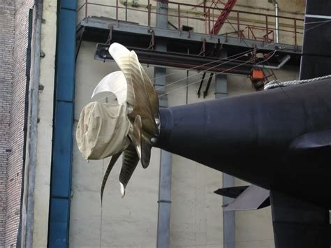 mechanical engineering - Purpose of spheres and fins on submarine propeller - Engineering Stack ...