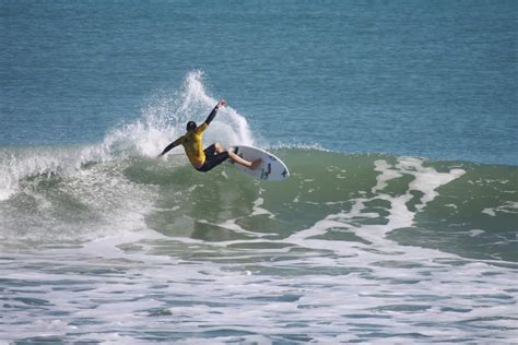 12 Best Beaches For Surfing In Florida - Florida Trippers