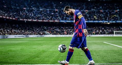 The Camp Nou acclaims Messi in the tenth minute of Barcelona vs. Real ...