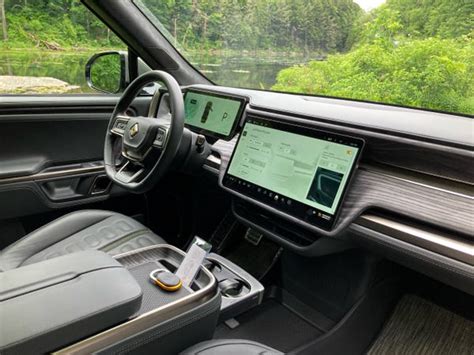 Rivian R1S Photos: Tour the Electric SUV's Sleek Interior - Business ...