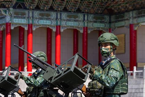 Taiwan troops carry out simulated urban warfare with China