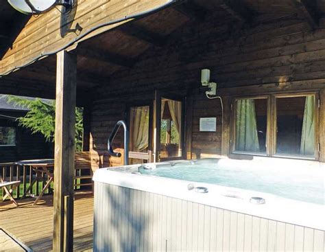 26 Luxury Lodges in Devon with Hot Tubs (From £34 Per Night)