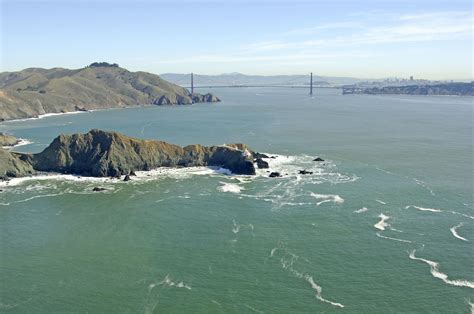 Point Bonita Lighthouse in CA, United States - lighthouse Reviews ...