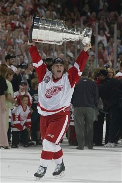 Brett Hull with Stanley Cup, 2002 | Detroit red wings, Red wings hockey, Detroit red wings hockey