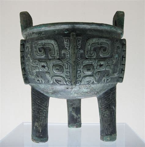 Ding, Late Shang Dynasty, Shanghai Museum wikimedia – Homebrewed Antiquity