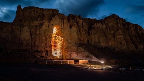 2 Giant Buddhas Survived 1,500 Years. Fragments, Graffiti and a Hologram Remain. - The New York ...