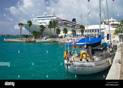 St Georges Bermuda port and waterfront with Norwegian Sea cruise ship ...