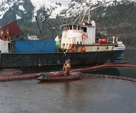 The Exxon Valdez Oil Spill In 33 Devastating Photos