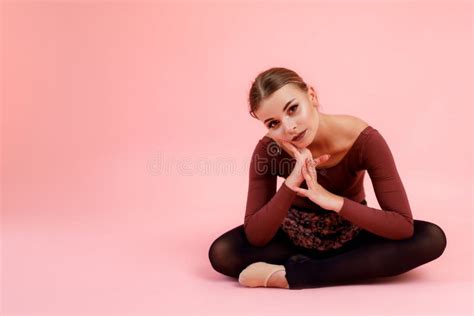 Woman in Pointe Shoes Indoors Stock Photo - Image of pose, career ...