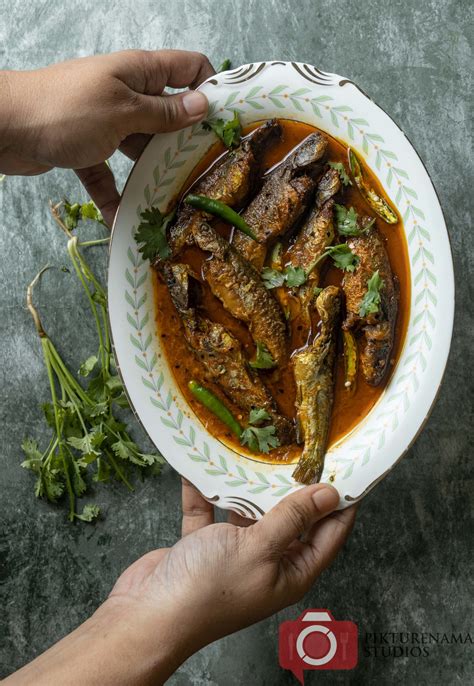 Tangra Macher Jhol | Bengali Recipe of Catfish Curry - Pikturenama