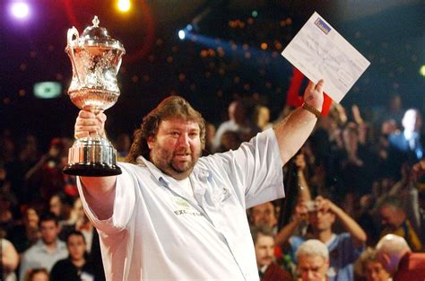 Andy Fordham: The darts champion who fought damaging drinking habit ...