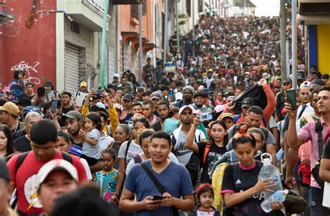 3,000 migrants begin protest march in Mexico