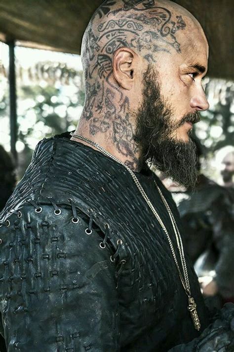 Acteur les vikings tatouage sur la tête tatouage nordique signification | Vikings ragnar, Viking ...