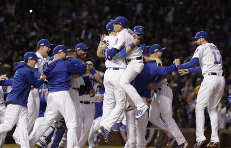 Chicago Cubs clinch first World Series slot since 1945 - CBS News