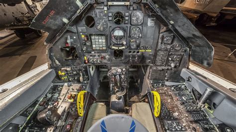 F-117 Nighthawk Cockpit : cockpits