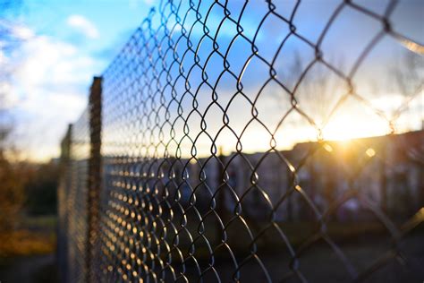 REASONS TO USE CHAIN-LINK FENCING FOR YOUR COMMERCIAL PROPERTY