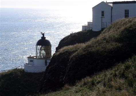 St. Abbs Head Lighthouse © Lynne Kirton cc-by-sa/2.0 :: Geograph Britain and Ireland