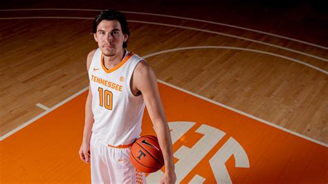 Tennessee Vols Basketball hosts Kentucky Wildcats, Saturday - Clarksville Online - Clarksville ...