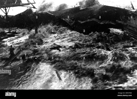 Tsunami, Hawaii, 1946 Stock Photo - Alamy