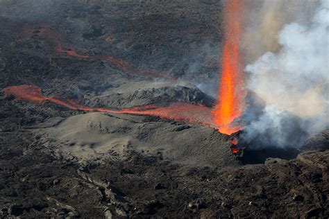 La Réunion: Le Piton de la Fournaise en éruption