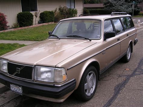 Life Change: Car of the Week: Volvo 240 Wagon