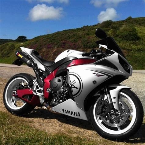 Yamaha Yzf R1 - love this color scheme | Sport bikes, Yamaha motorcycles, Motorcycle bike